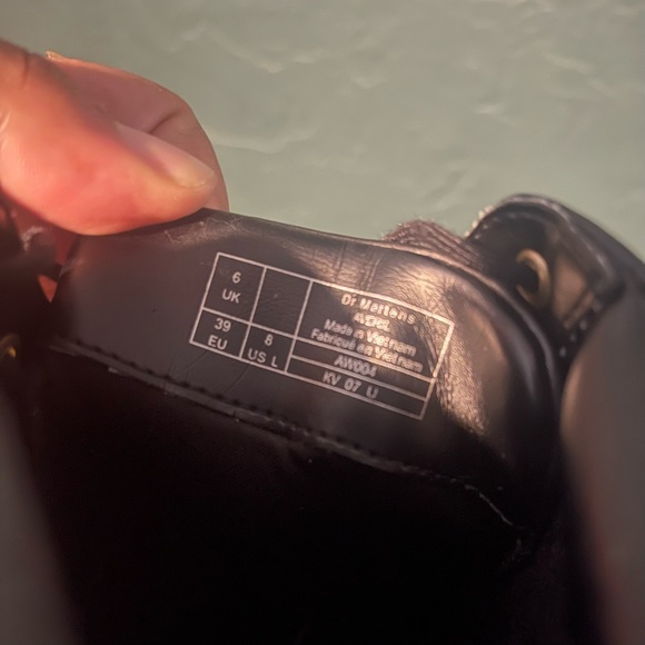 Offers Welcome! Dr. Martens Averil 6 Eye Leather Heeled Ankle Leather Boots - Picture 7 of 7